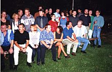 Aufstellung zum Gruppenphoto vom Jahrgangstreffen in 1999. Klick zur Vergrößerung.